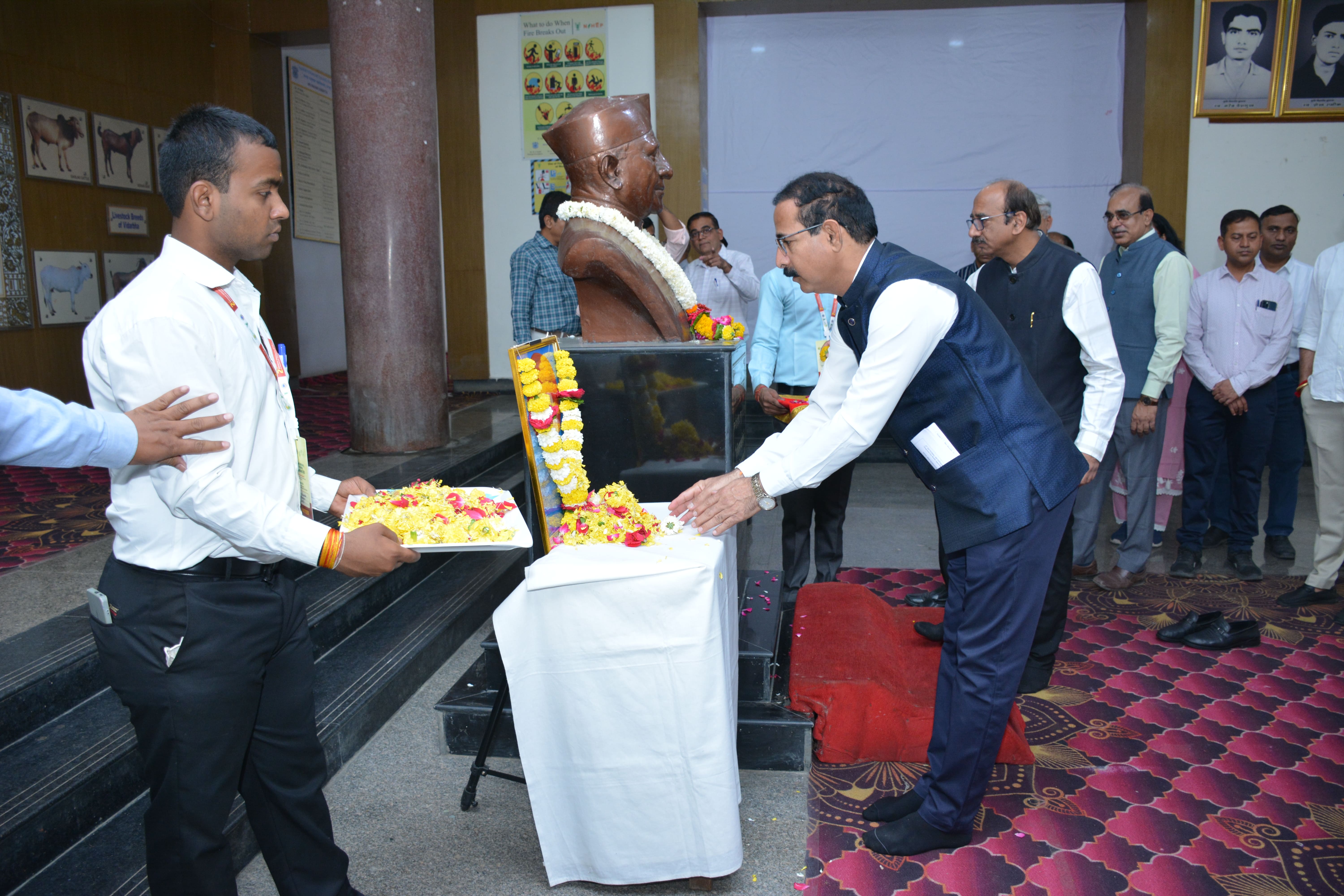 Photos for Mahatma Jyotiba Phule Jayanti celebration at MAFSU h.q (4).jpg